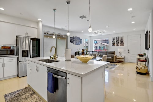 Whisper Rock: Luxury Home, BBQ, Pool, SPA, Gym