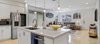 Whisper Rock: Luxury Home, BBQ, Pool, SPA, Gym