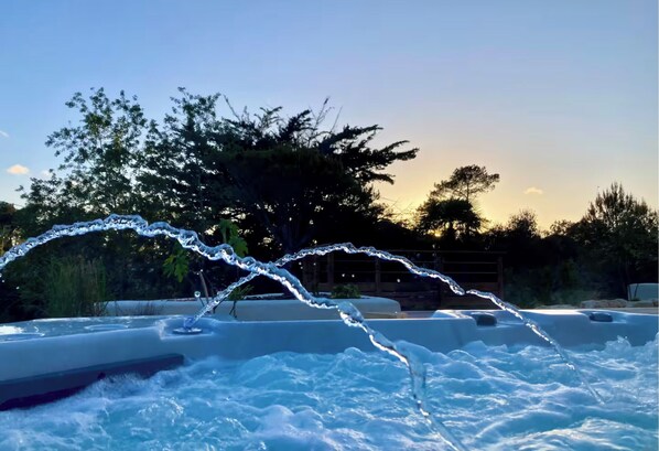 Bain à remous extérieur