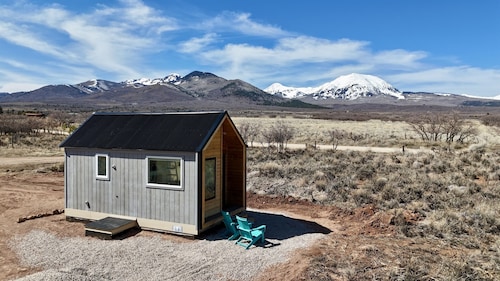 La Sal Lookout – A Tiny Retreat with Big Views