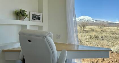 La Sal Lookout – A Tiny Retreat with Big Views