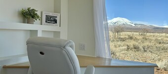 La Sal Lookout â A Tiny Retreat with Big Views