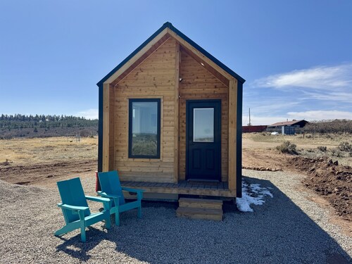 La Sal Lookout – A Tiny Retreat with Big Views
