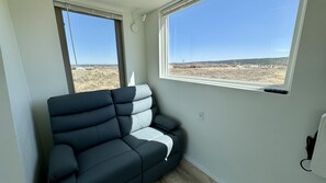 Smart TV - La Sal Lookout – A Tiny Retreat with Big Views (Old La Sal)