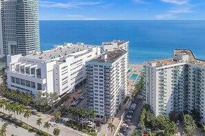 Exterior - Your Perfect Florida Getaway Awaits! (Hollywood)