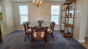 Dining - Island Reef #501 - Beautiful Condo with Beach and (Fort Myers Beach)
