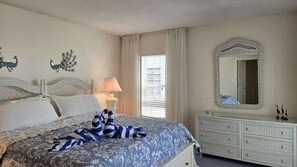 2 bedrooms, iron/ironing board, free WiFi, bed sheets - Island Reef #501 - Beautiful Condo with Beach and (Fort Myers Beach)