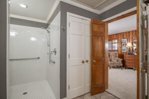 House, 2 Bedrooms | Bathroom | Towels - Coastal Casa 2 Bedroom Home (Atlantic Beach)