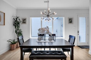 Duplex, 3 Bedrooms | Dining