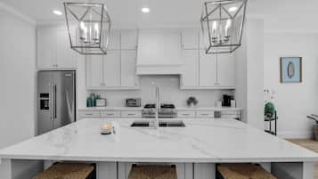 Duplex, 3 Bedrooms | Private kitchen | Fridge, oven, coffee/tea maker, toaster