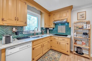 Casa, 4 habitaciones | Cocina privada | Frigorífico, horno, cafetera o tetera y tostadora