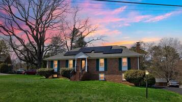 House, 4 Bedrooms | Exterior