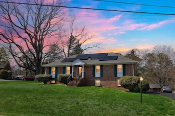 Upscale Escape Game Room & Spa-like Baths 4 Bedroom Home