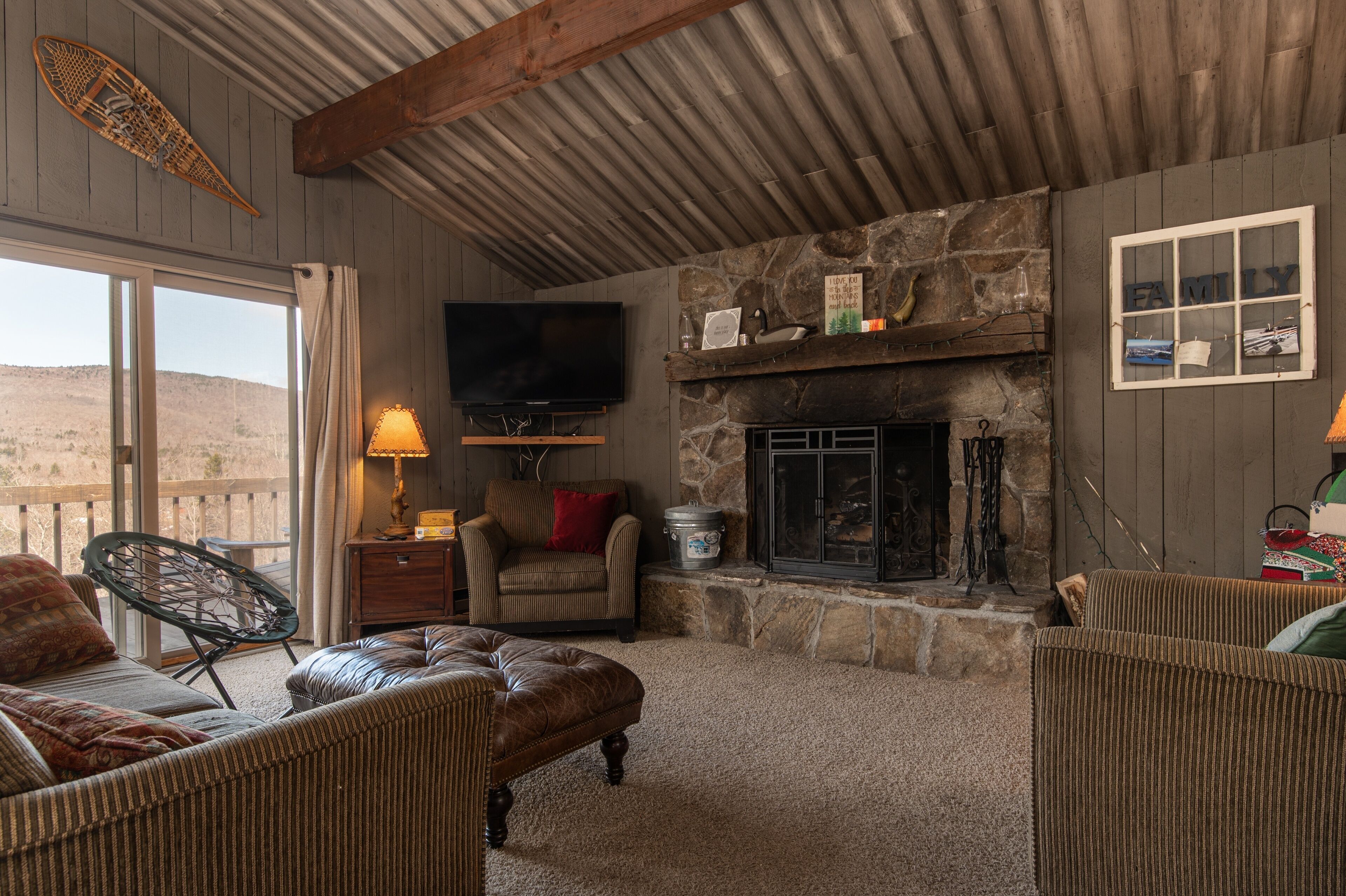 Cabin, 4 Bedrooms | Living area | Smart TV