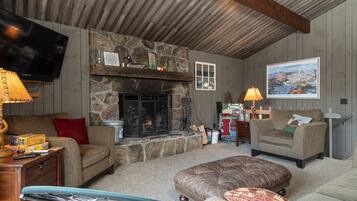 Cabin, 4 Bedrooms | Living area | Smart TV