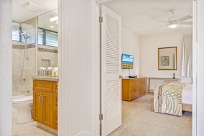 Condo, 1 Bedroom | Bathroom | Free toiletries, towels