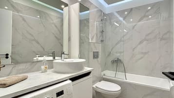 Apartment, 4 Bedrooms | Bathroom