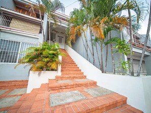 Apartamento, 1 quarto, para fumantes, sacada | Detalhe da fachada