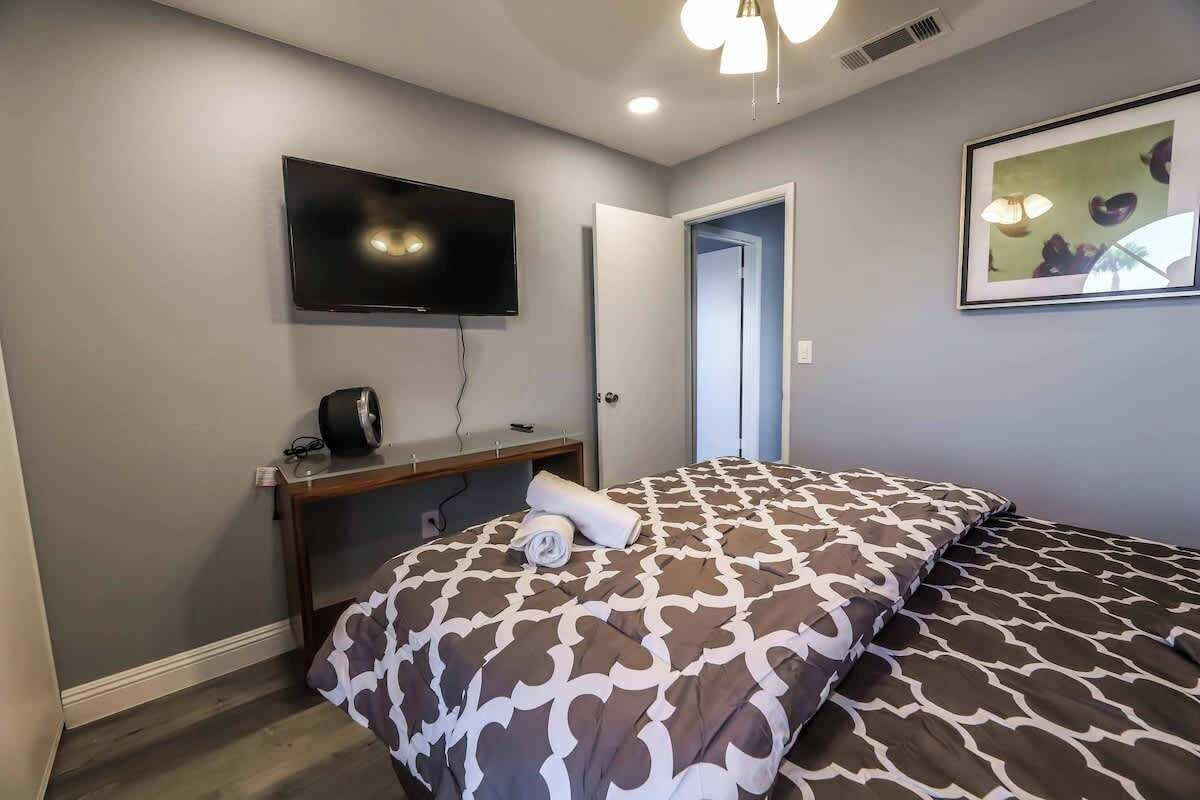 5 chambres, lit de bébé portatif