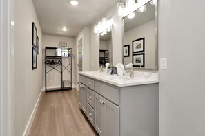 House, Multiple Beds (Sugar Sands) | Interior