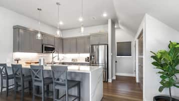 House, Multiple Beds (Sugar Sands) | Private kitchen