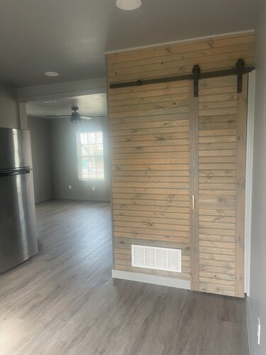 Cozy Cottage 
Cedar Hill 
Welcoming house with AC in charming Cedar Hill