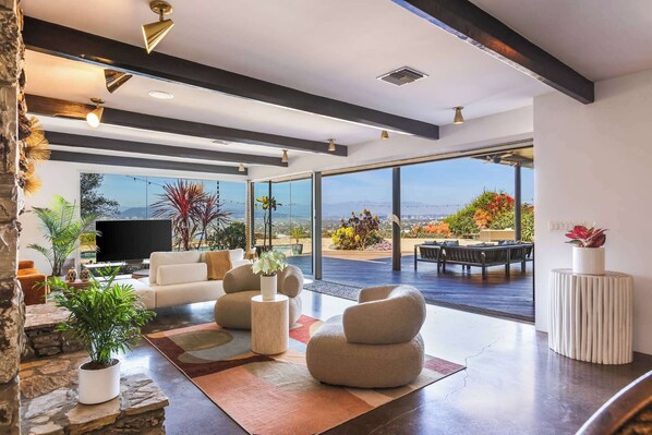 Interior - Casa Veronica by Oraklus (Los Angeles)