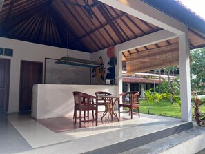 Double Room, Pool View | Living area - Uns Hotel - Bali (Kuta)