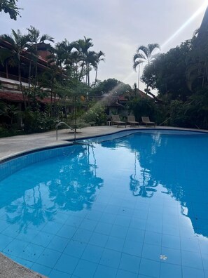 Outdoor pool - Uns Hotel - Bali (Kuta)