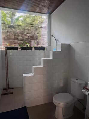 Double Room, Pool View | Bathroom - Uns Hotel - Bali (Kuta)