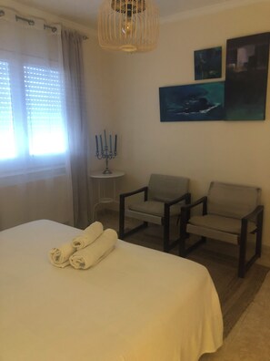 2 bedrooms, iron/ironing board, WiFi, bed sheets - Envie bleue 2 (Empuriabrava)