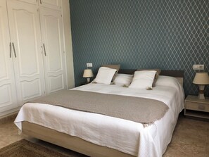 2 bedrooms, iron/ironing board, WiFi, bed sheets - Envie bleue 2 (Empuriabrava)