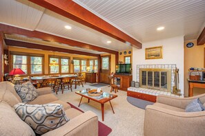 Smart TV, fireplace, DVD player