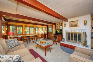 TV connectée, cheminée, lecteur de DVD