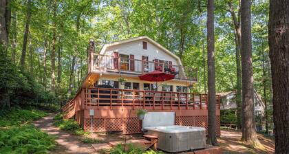 New! Charming Hideaway w/ Hot Tub, Fire Pit & Dock