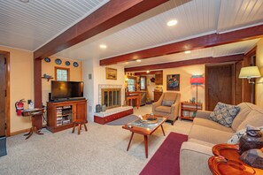 Smart TV, fireplace, DVD player
