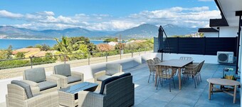 Seaside apartment with large terrace