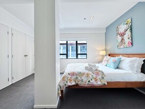 2 bedrooms, iron/ironing board, WiFi, bed sheets