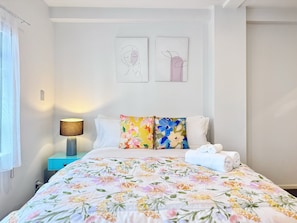 2 bedrooms, iron/ironing board, WiFi, bed sheets