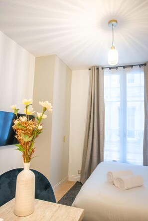 Iron/ironing board, travel crib, WiFi, bed sheets
