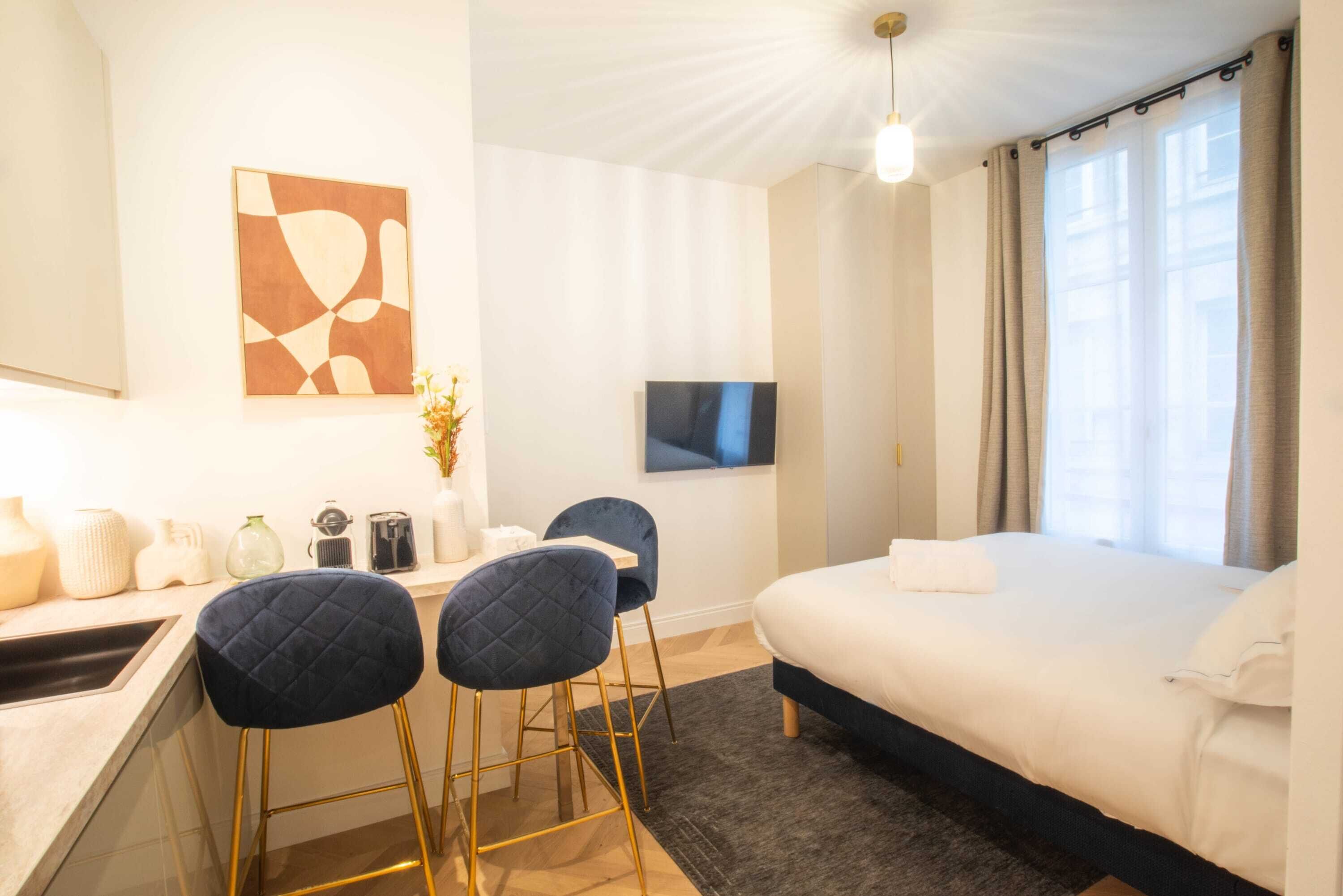 Bureau, fer et planche à repasser, Wi-Fi, draps fournis