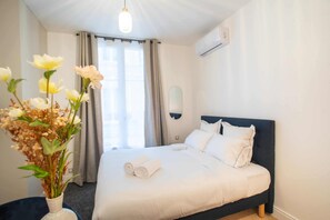 Iron/ironing board, travel cot, WiFi, bed sheets