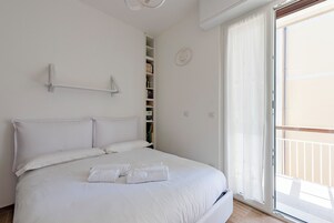 2 habitaciones y espacio para trabajar con laptop