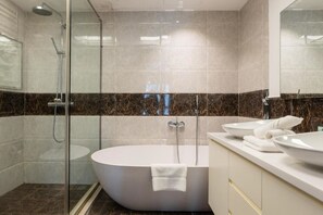 Departamento, balcón | Baño | Pantuflas 