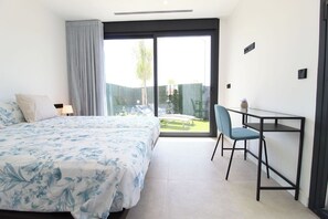 3 chambres, bureau, fer et planche à repasser, accès au Wi-Fi (inclus)