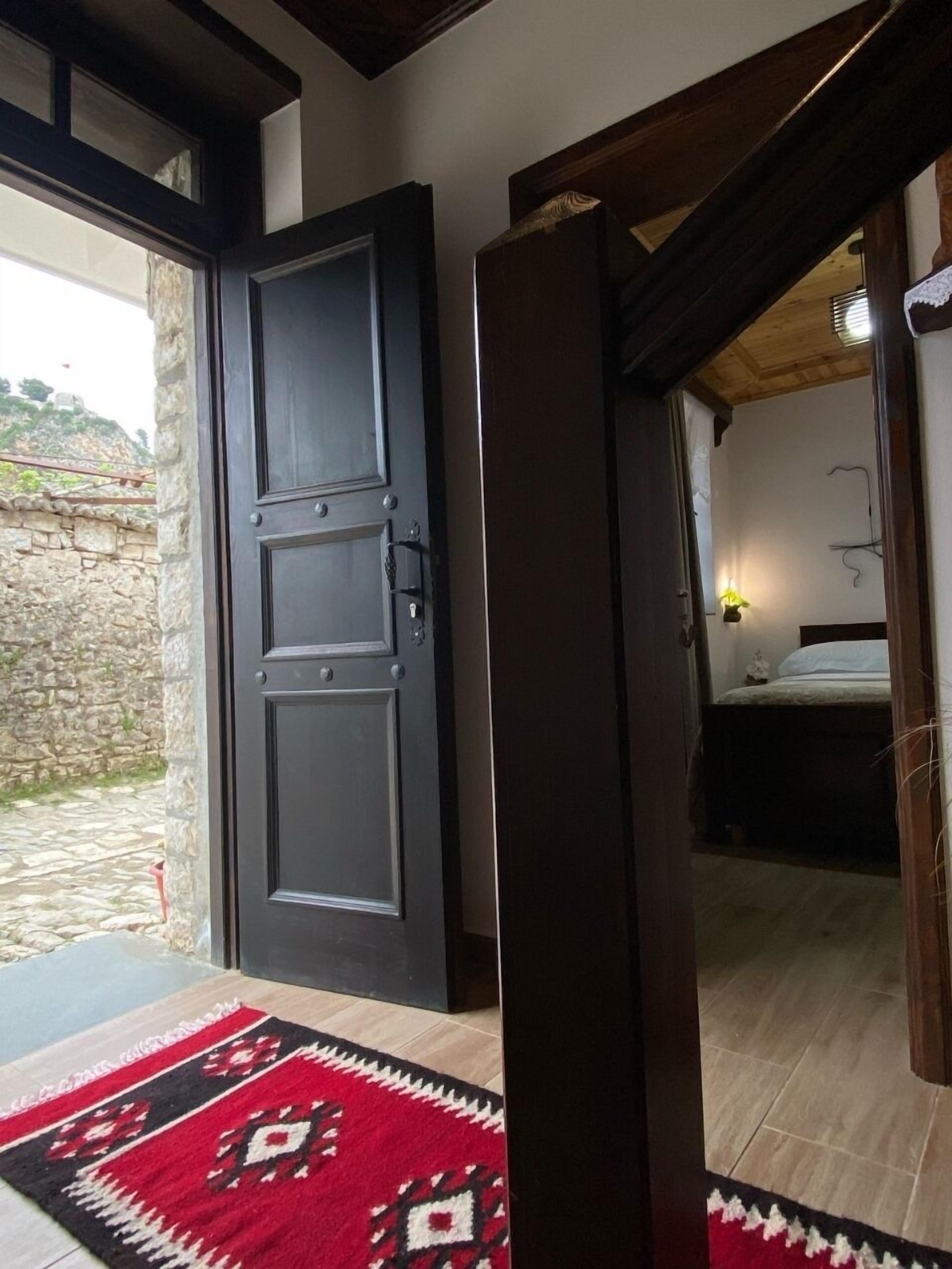 4 dormitoris, planxa i posts de planxar, wifi i roba de llit 