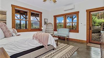 Signature House, 2 Bedrooms, Non Smoking, Patio | Individually decorated, individually furnished, iron/ironing board