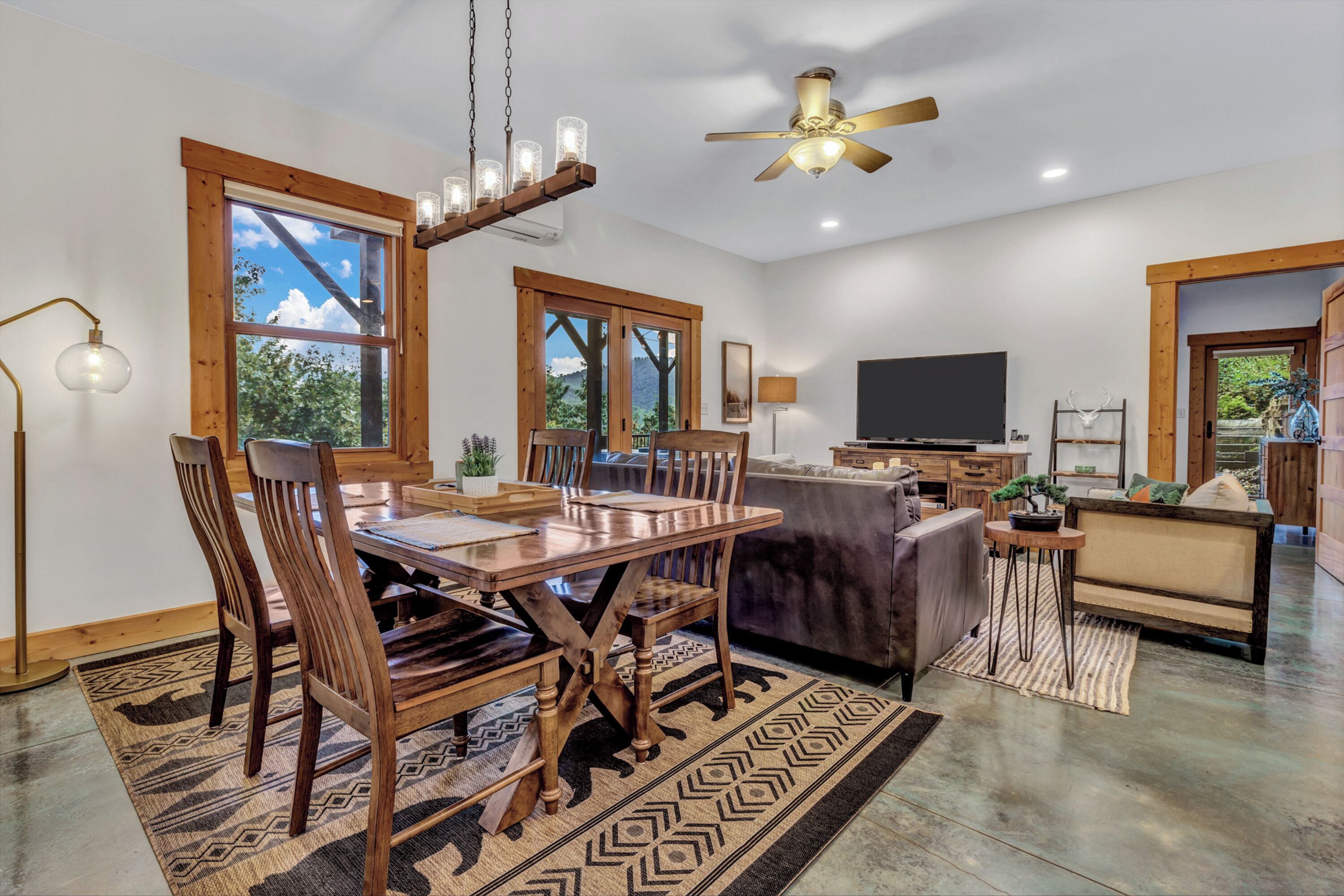 Nhà có thiết kế đặc trưng, 2 phòng ngủ, không hút thuốc, sân hiên | Khu vực ăn uống tại phòng