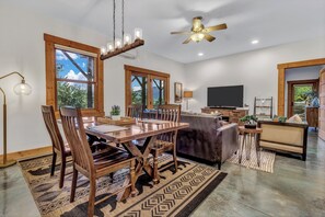 Maison Signature, 2 chambres, non-fumeur, patio | Restauration dans la chambre