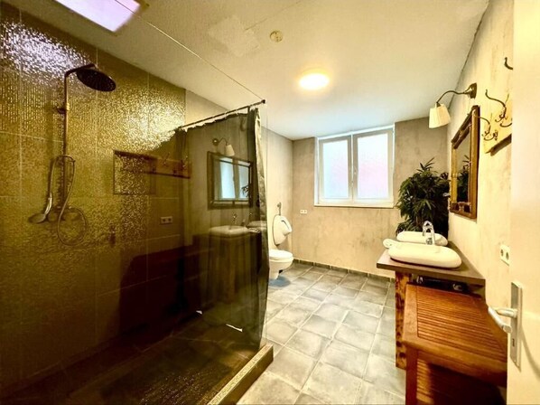 Apartamento clásico, 2 habitaciones | Baño